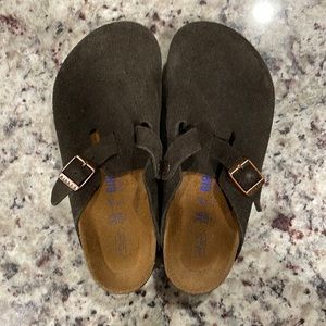 Birkenstock Boston soft footbed suede leather size 36 (5-5.5) in the color mocha